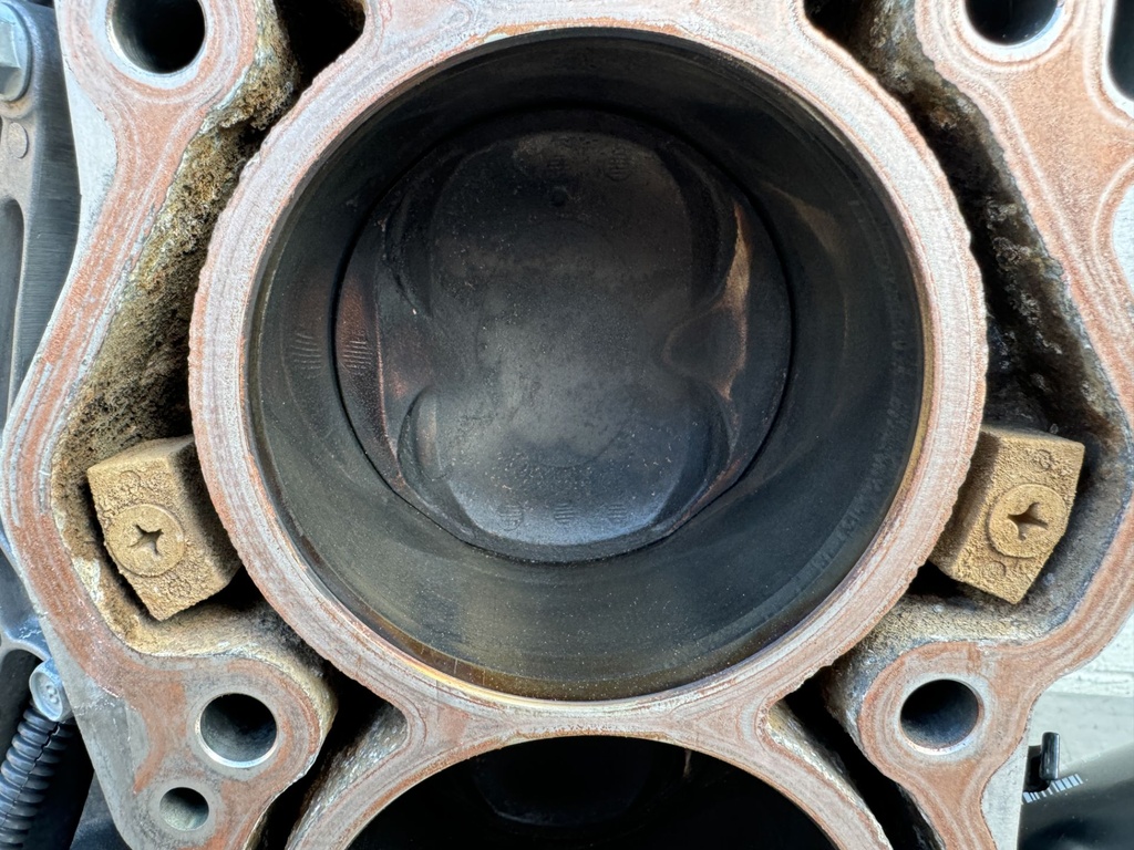 2016 Yamaha 250 HP 4 Stroke VMAX Outboard Crankcase Short Block Assembly 6CB-15100-10-00 OEM