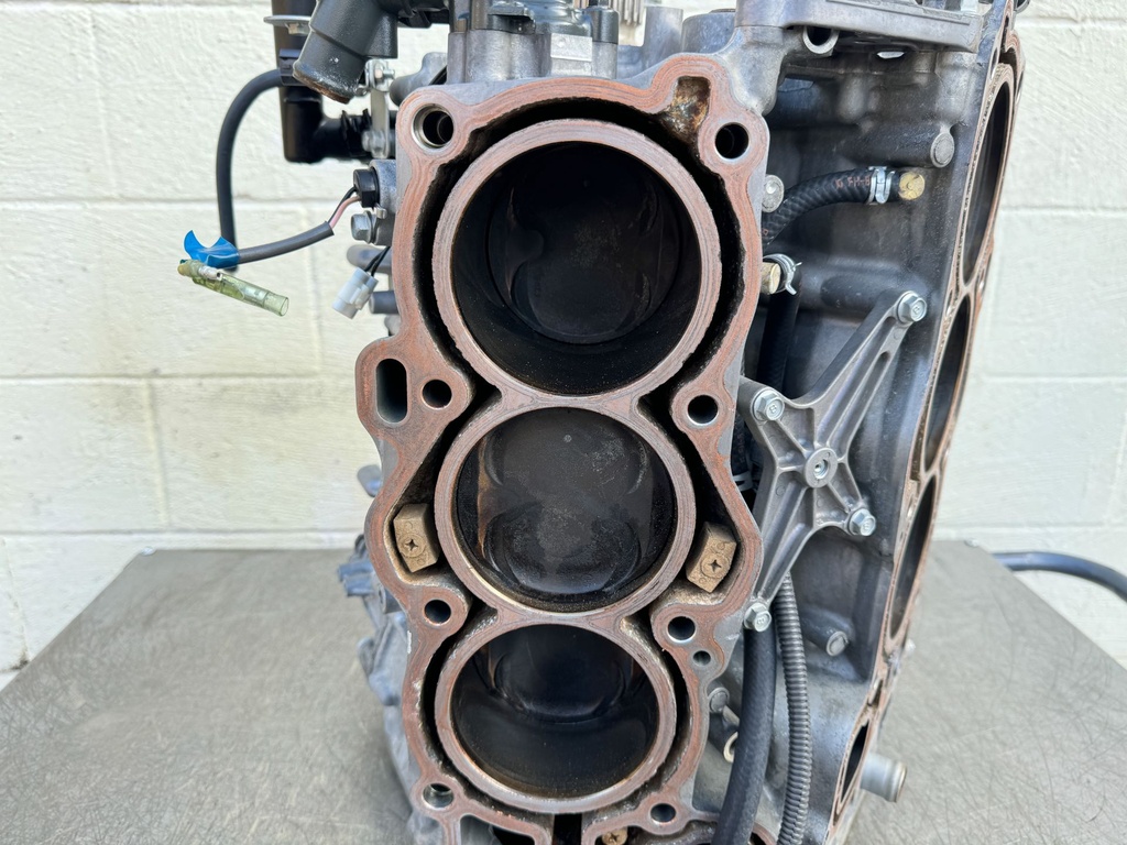 2016 Yamaha 250 HP 4 Stroke VMAX Outboard Crankcase Short Block Assembly 6CB-15100-10-00 OEM