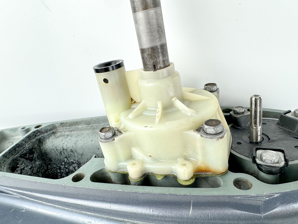 2004+ Yamaha 150HP 4 Stroke Outboard 20" L Shaft Lower Unit Gear Case - Inspected