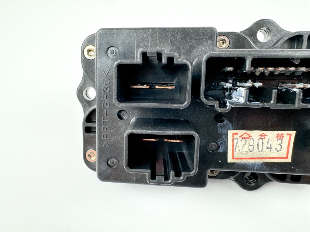 2005 Yamaha 250 HP 2 Stroke Outboard Fuse Box 60V-82170-01-00 OEM