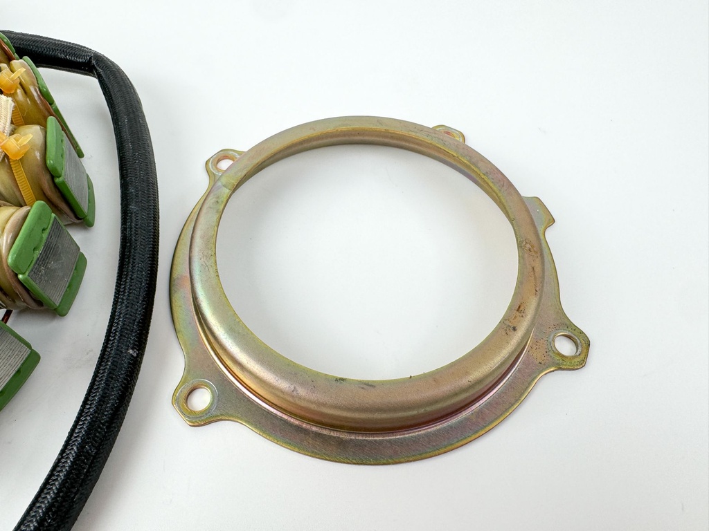 2005 Yamaha 250 HP 2 Stroke Outboard Stator Assembly 60V-81410-02-00 OEM