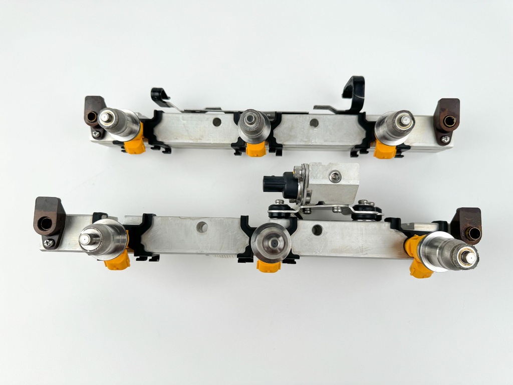 2005 Yamaha 250 HP 2 Stroke Outboard Fuel Injector Set W/ Rail 60V-13761-00-00 OEM