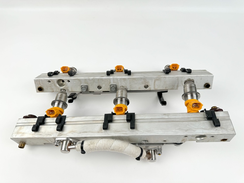 2005 Yamaha 250 HP 2 Stroke Outboard Fuel Injector Set W/ Rail 60V-13761-00-00 OEM