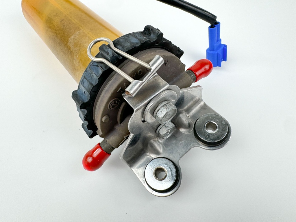 2005 Yamaha 250 HP 2 Stroke Outboard Fuel Filter Assembly 68F-24560-10-00 OEM