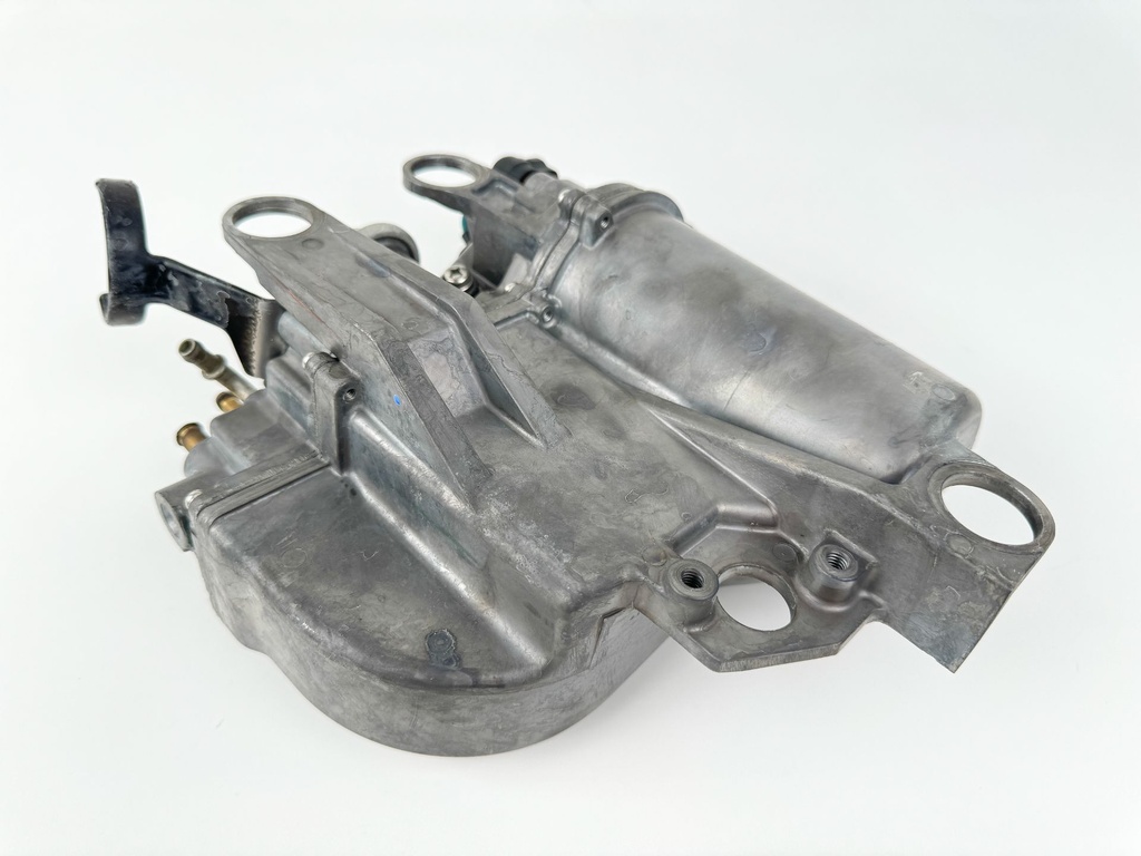 2005 Yamaha 250 HP 2 Stroke Outboard VST Float Chamber Assembly 60V-14980-00-00 OEM