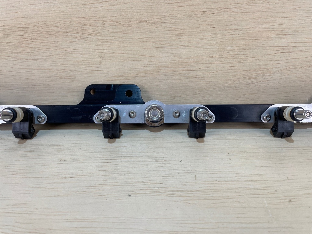 2004 Mercury Verado 250HP Outboard Engine Fuel Injector W/ Rail 892811T01