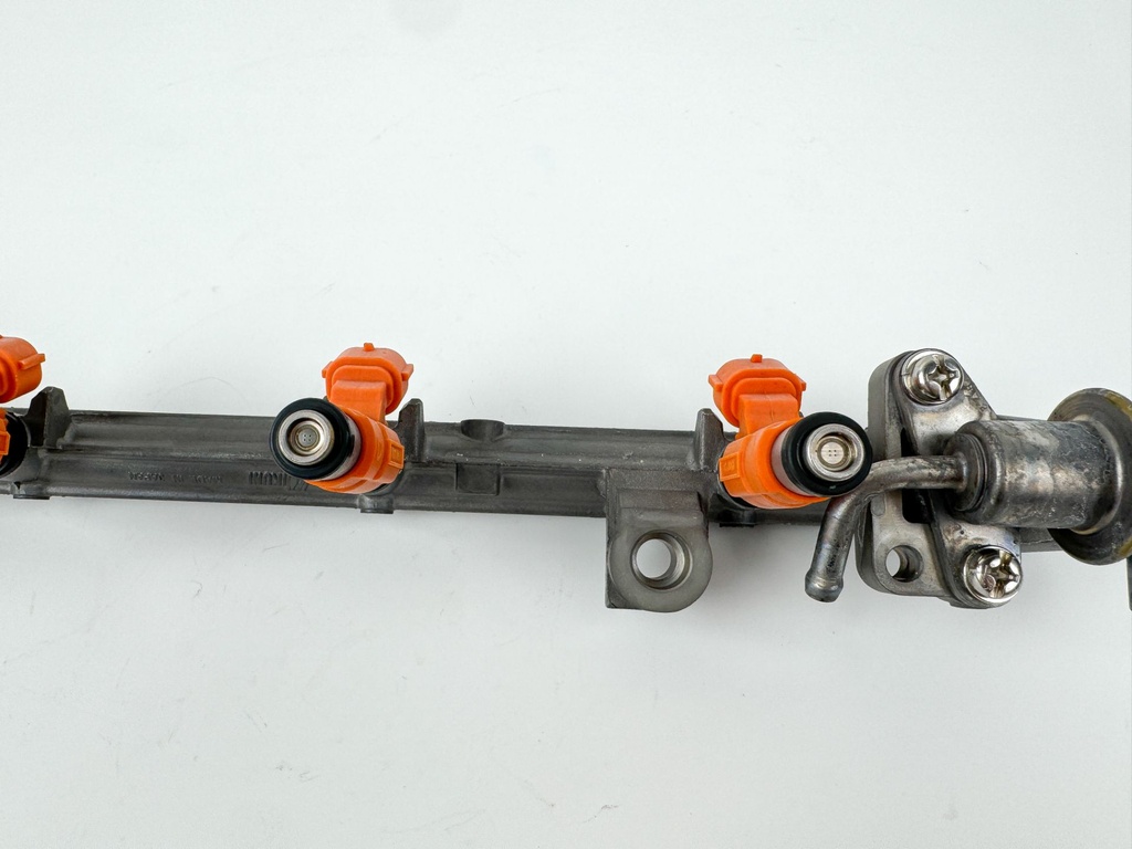 2009 Yamaha 115 HP 4 Stroke Outboard Fuel Injector Set W/ Rail 68V-8A360-00-00 OEM