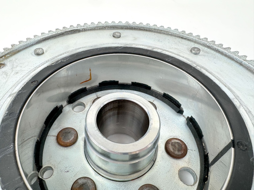 2009 Yamaha 115 HP 4 Stroke Outboard Flywheel Rotor 68V-81450-00-00 OEM