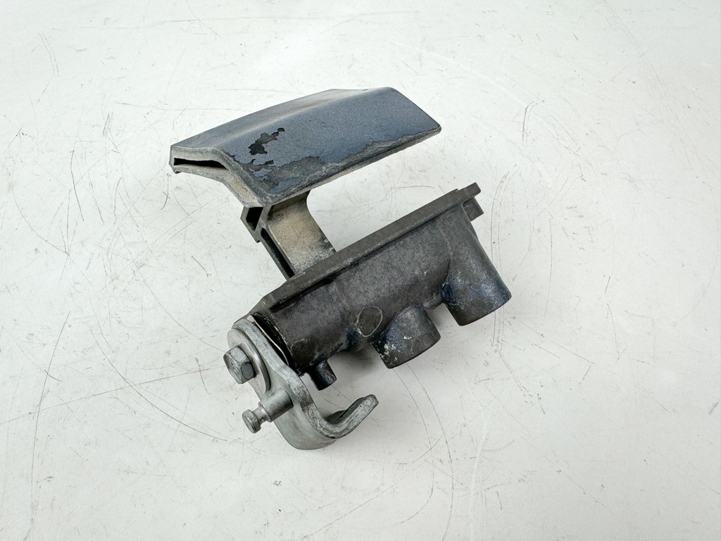 2005 Yamaha 115 HP 4 Stroke Outboard Latch Handle Set 67F-42816-00-8D OEM