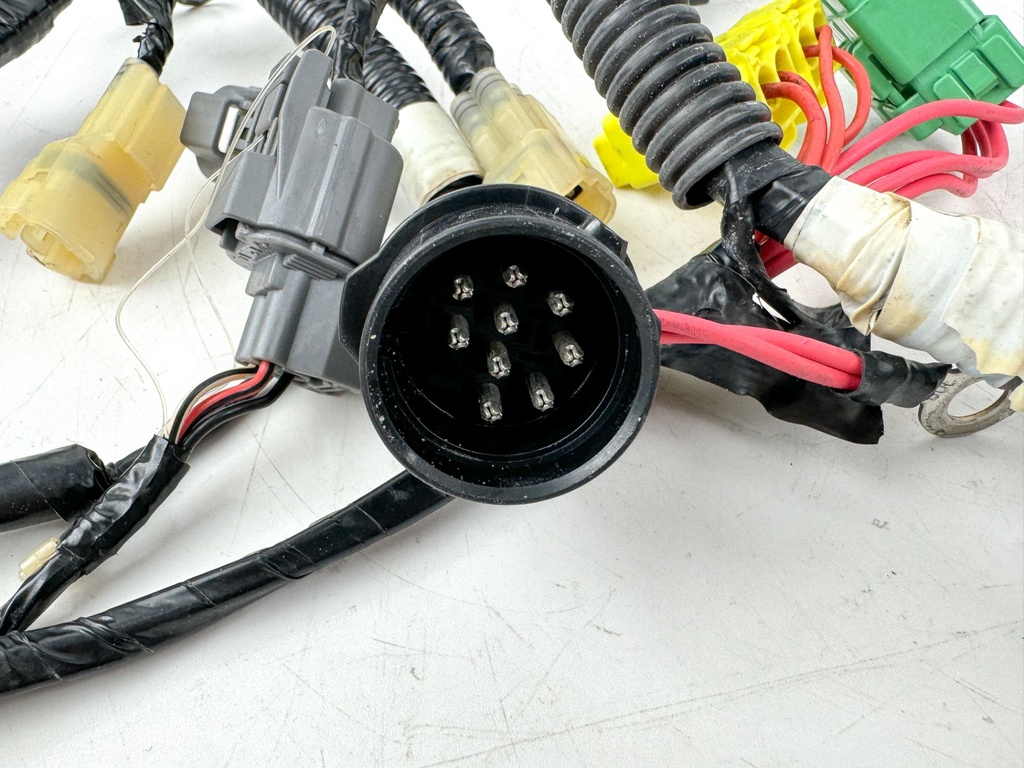 2005 Yamaha 115 HP 4 Stroke Outboard Engine Wire Harness 68V-82590-40-00 OEM