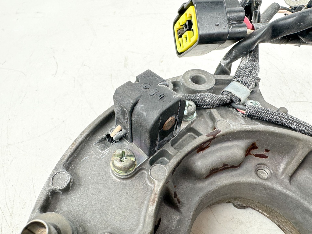 2005 Yamaha 115 HP 4 Stroke Outboard Coil Pulser Base Stator Assembly 68V-81460-00-00 OEM