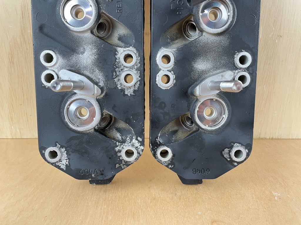 Mercury 135HP 150HP Port & Starboard Side Cylinder Head 858405T4 858406T4