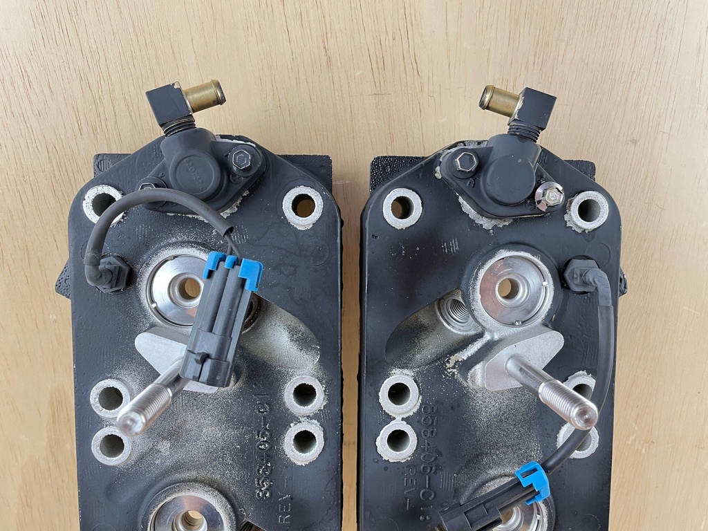 Mercury 135HP 150HP Port & Starboard Side Cylinder Head 858405T4 858406T4