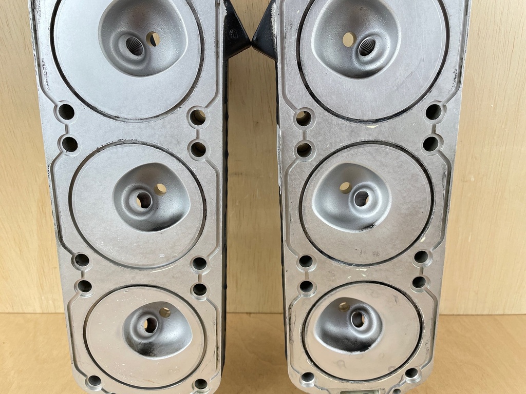 Mercury 135HP 150HP Port & Starboard Side Cylinder Head 858405T4 858406T4