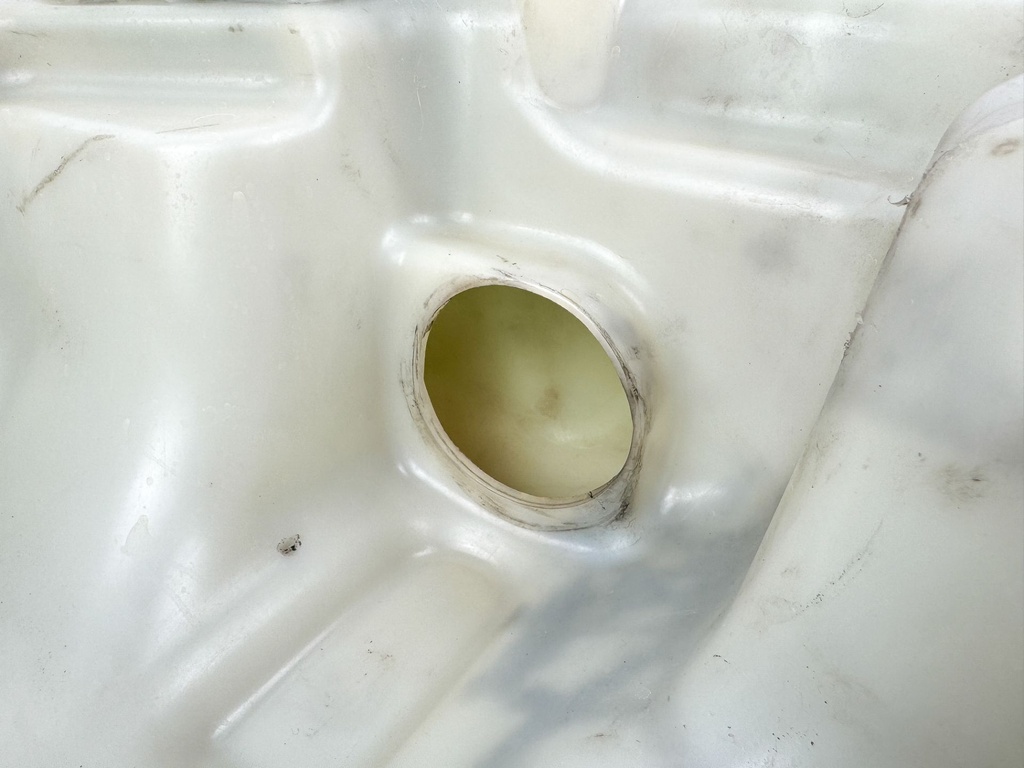 2006 Mercury 115 HP 2 Stroke Outboard Oil Tank 879844T04 OEM