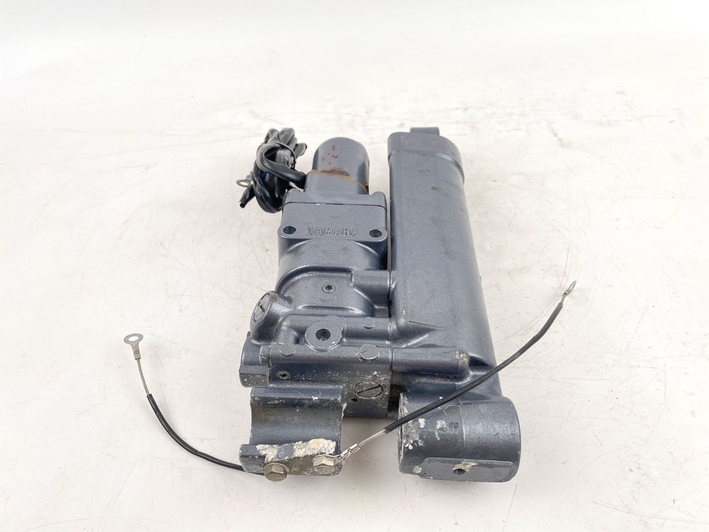 2000 Yamaha 40 HP 4 Stroke Outboard Power Trim Tilt Unit 65W-43800-10-4D OEM