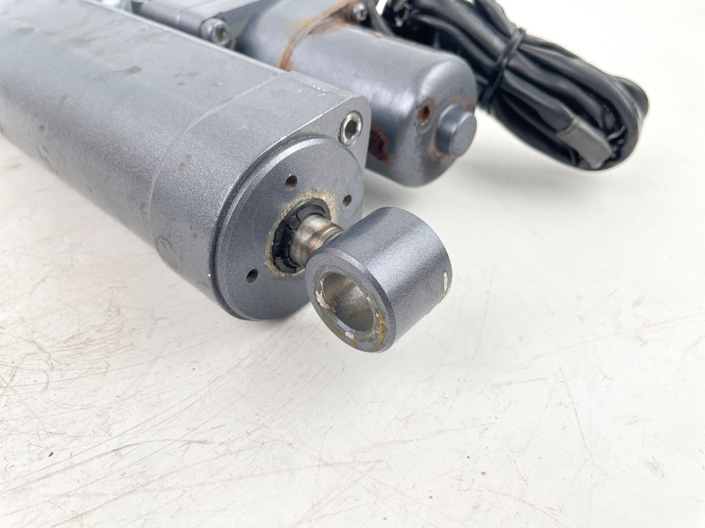 2000 Yamaha 40 HP 4 Stroke Outboard Power Trim Tilt Unit 65W-43800-10-4D OEM