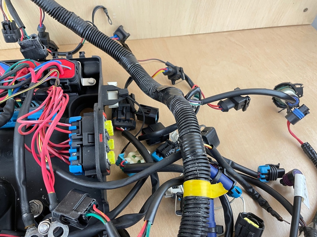 2005 Mercury Verado 225HP Outboard Engine Wiring Harness 880616T04