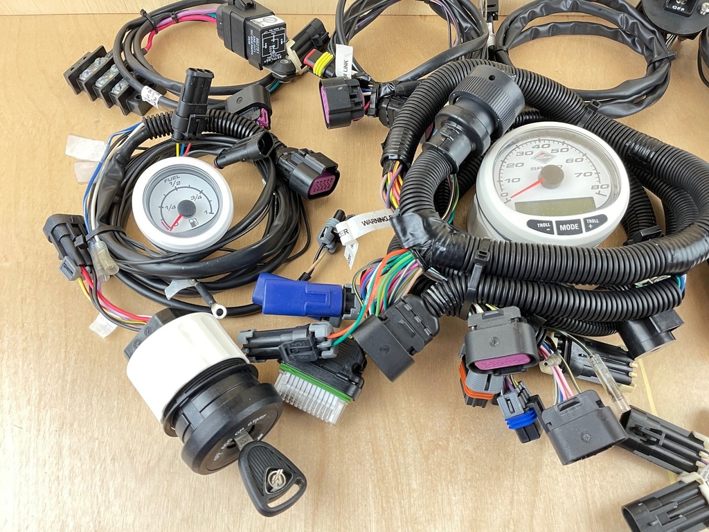 Mercury Outboard Rigging With SmartCraft Speedometer - Not Complete