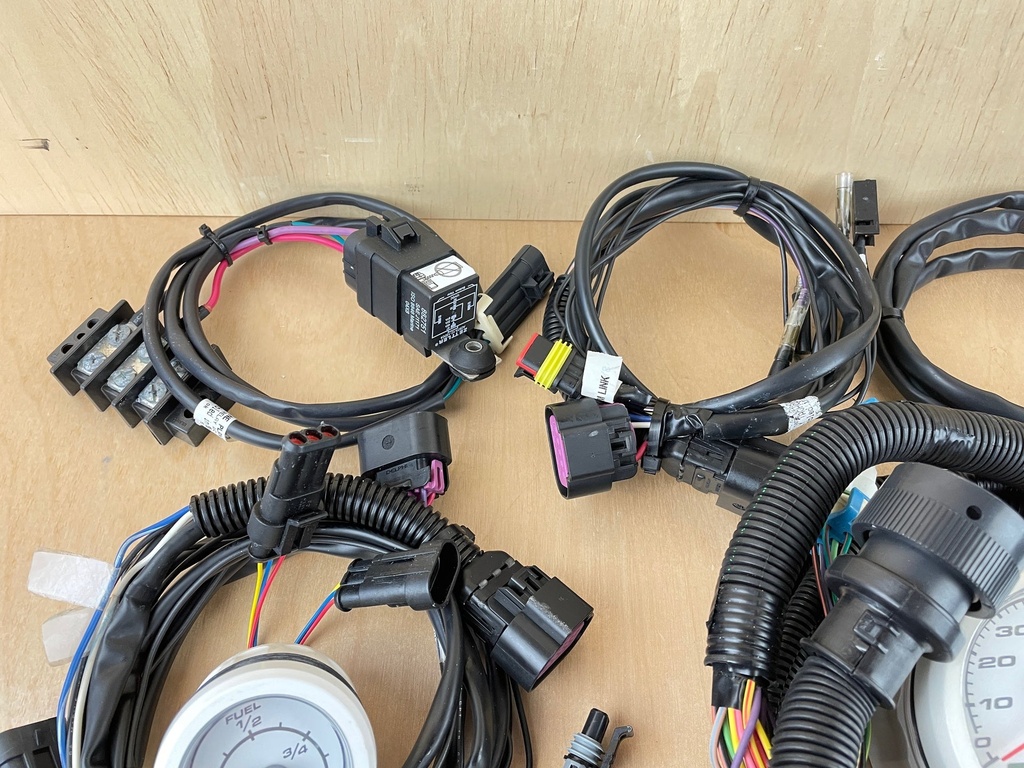 Mercury Outboard Rigging With SmartCraft Speedometer - Not Complete