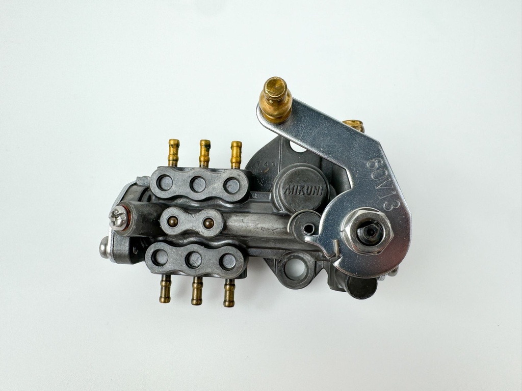 2005 Yamaha 250 HP 2 Stroke Outboard Oil Pump 60V-13200-01-00 OEM