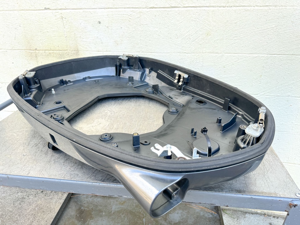 2016 Yamaha 250 HP 4 Stroke Outboard Bottom Cowling Pan 6CB-42710-00-8D OEM