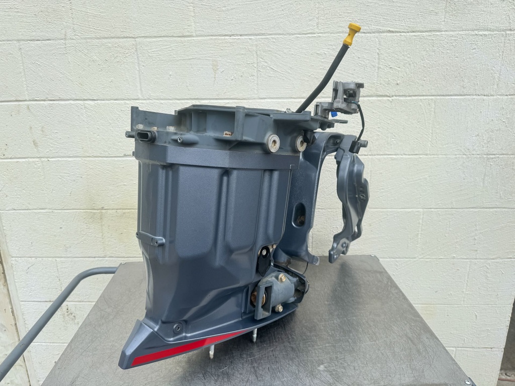 2016 Yamaha 250 HP 4 Stroke VMAX Outboard Complete Midsection & Swivel Bracket OEM