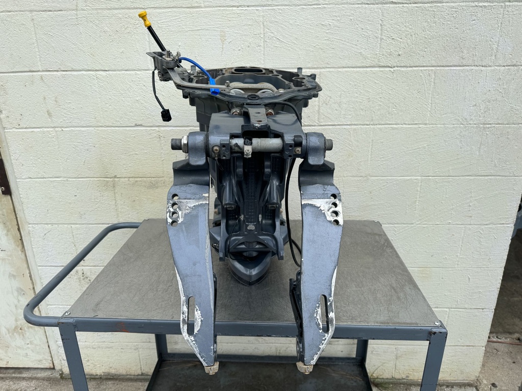 2016 Yamaha 250 HP 4 Stroke VMAX Outboard Complete Midsection & Swivel Bracket OEM