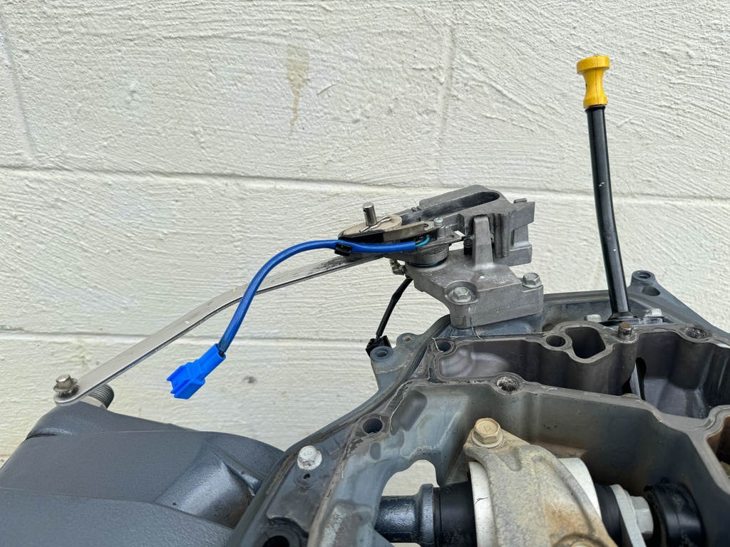 2016 Yamaha 250 HP 4 Stroke VMAX Outboard Complete Midsection & Swivel Bracket OEM