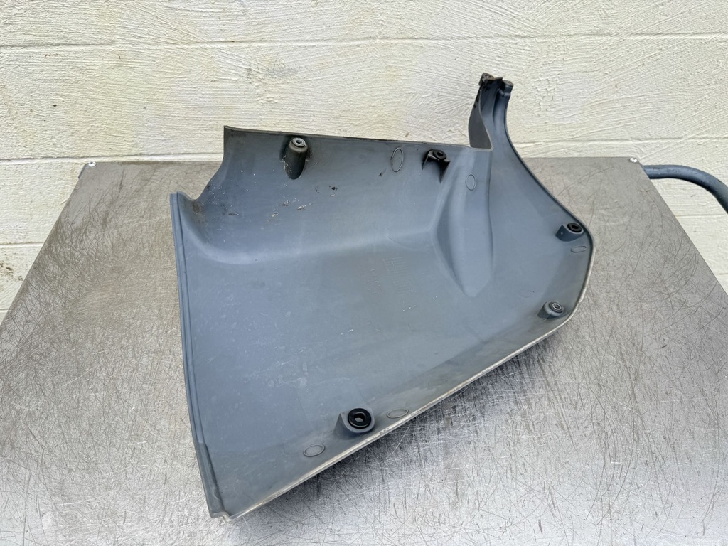 2003 Yamaha 225 HP 4 Stroke Outboard Lower Apron Cover 69J-42741-00-8D OEM