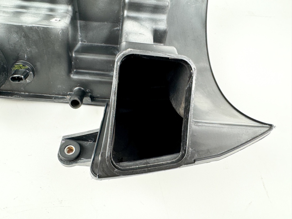 2019 Suzuki 115 HP 4 Stroke Outboard Intake Air Silencer Assembly 13810-90J01 OEM