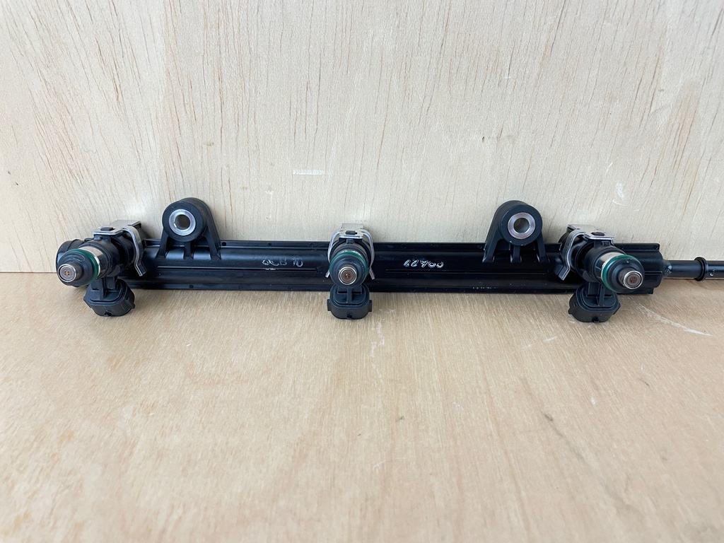 2019 Yamaha 300HP F300 Outboard 4 Stroke Fuel Injector Assembly Set 6AW-13761-00-00