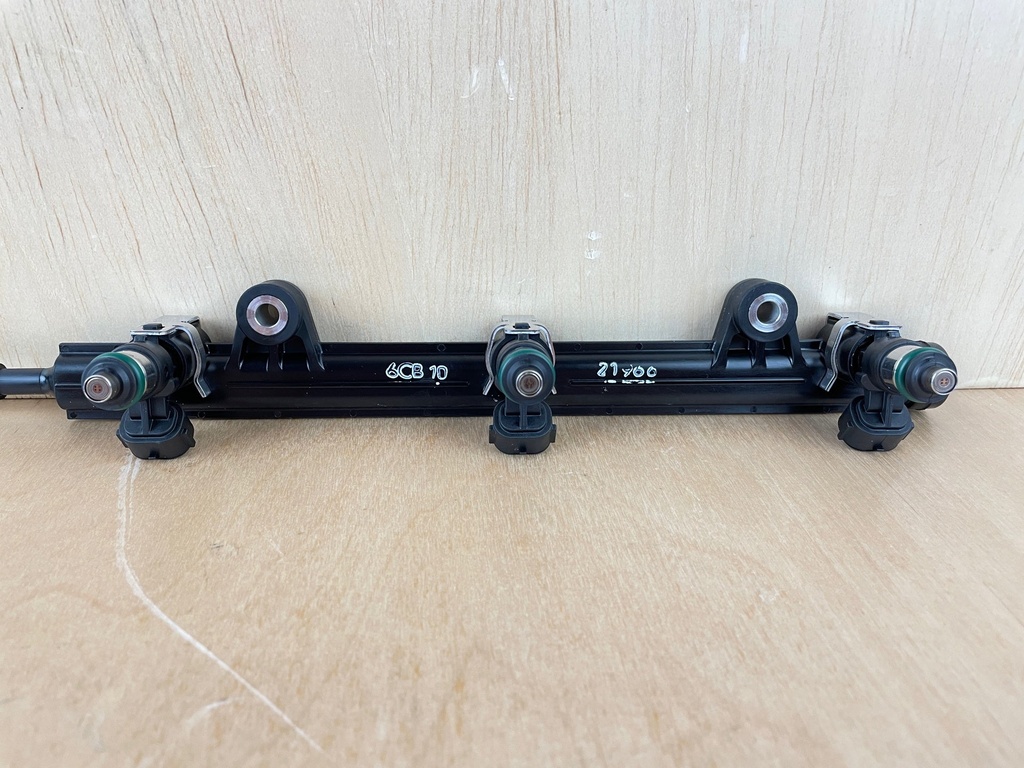 2019 Yamaha 300HP F300 Outboard 4 Stroke Fuel Injector Assembly Set 6AW-13761-00-00