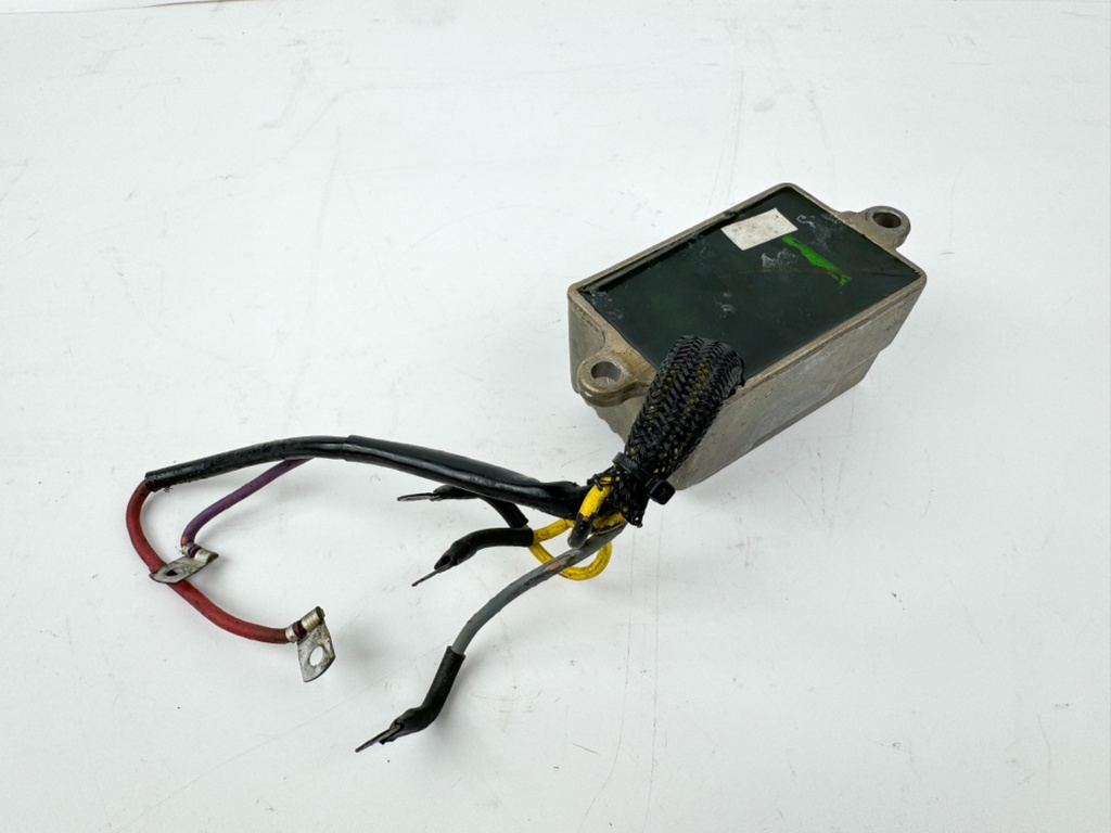 1996 Evinrude 50 HP 2 Stroke Outboard Rectifier & Regulator 0585001 OEM