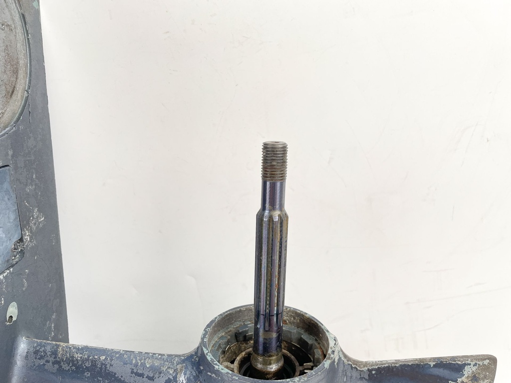 1990 Yamaha 30 HP 2 Stroke Outboard Lower Unit Gear Case 6J8-45300-14-EK OEM