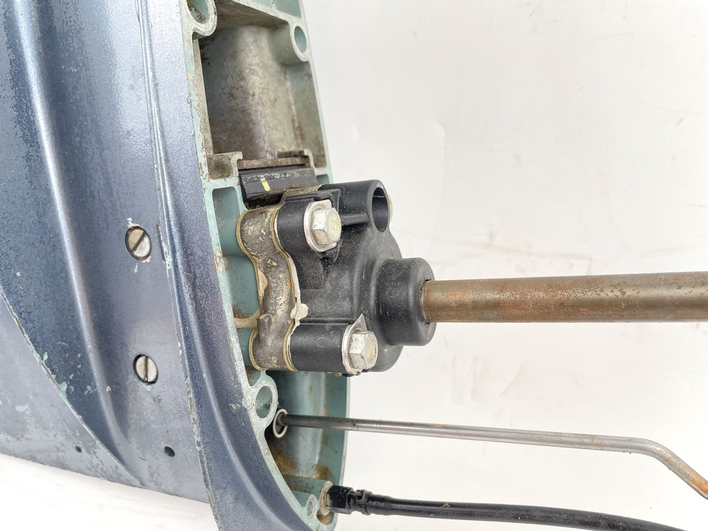 1990 Yamaha 30 HP 2 Stroke Outboard Lower Unit Gear Case 6J8-45300-14-EK OEM