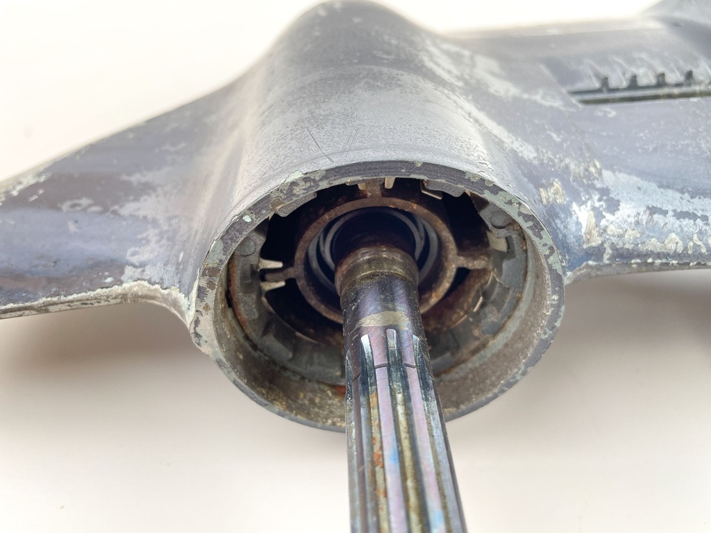 1990 Yamaha 30 HP 2 Stroke Outboard Lower Unit Gear Case 6J8-45300-14-EK OEM