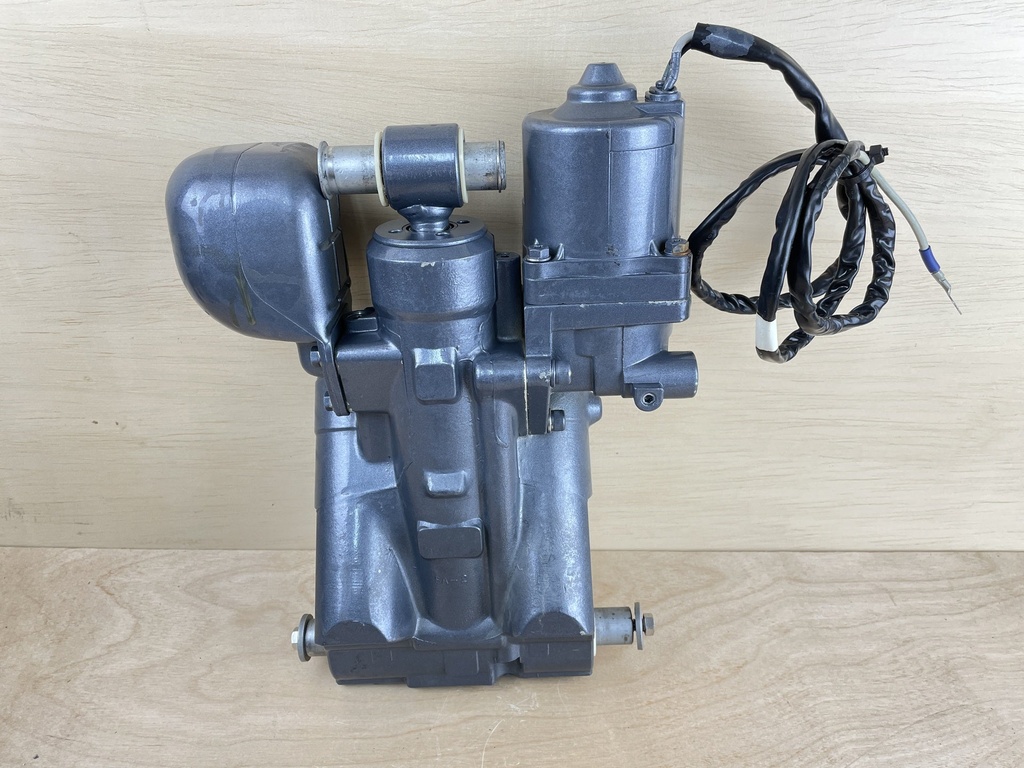 2003 Yamaha 115HP Outboard Engine Power Trim & Tilt Unit Assembly 68V-43800-13-00