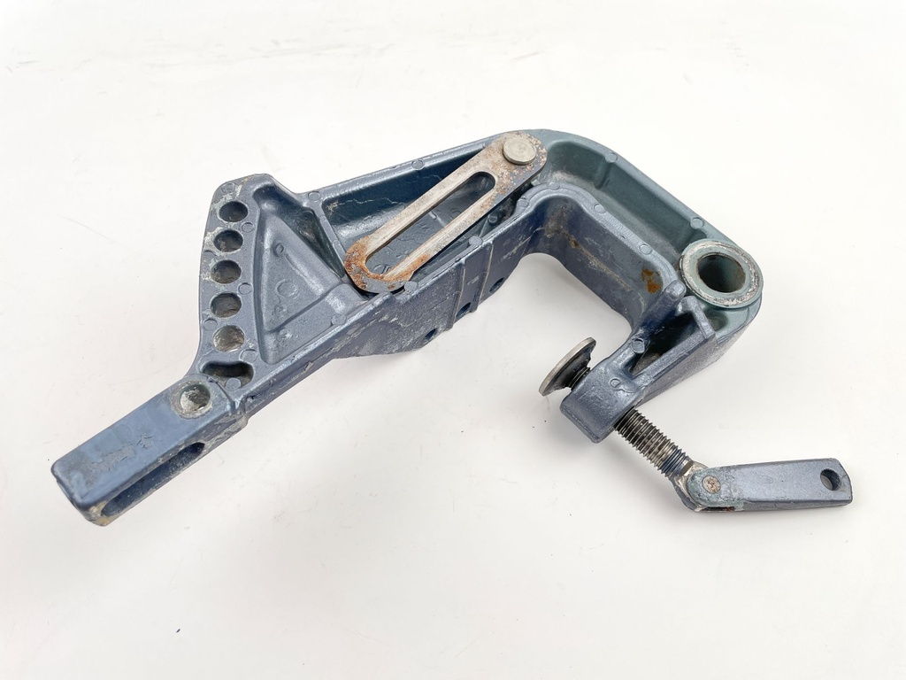 1990 Yamaha 30 HP 2 Stroke Outboard Clamp Bracket Pair 6H4-43111-05-EK OEM