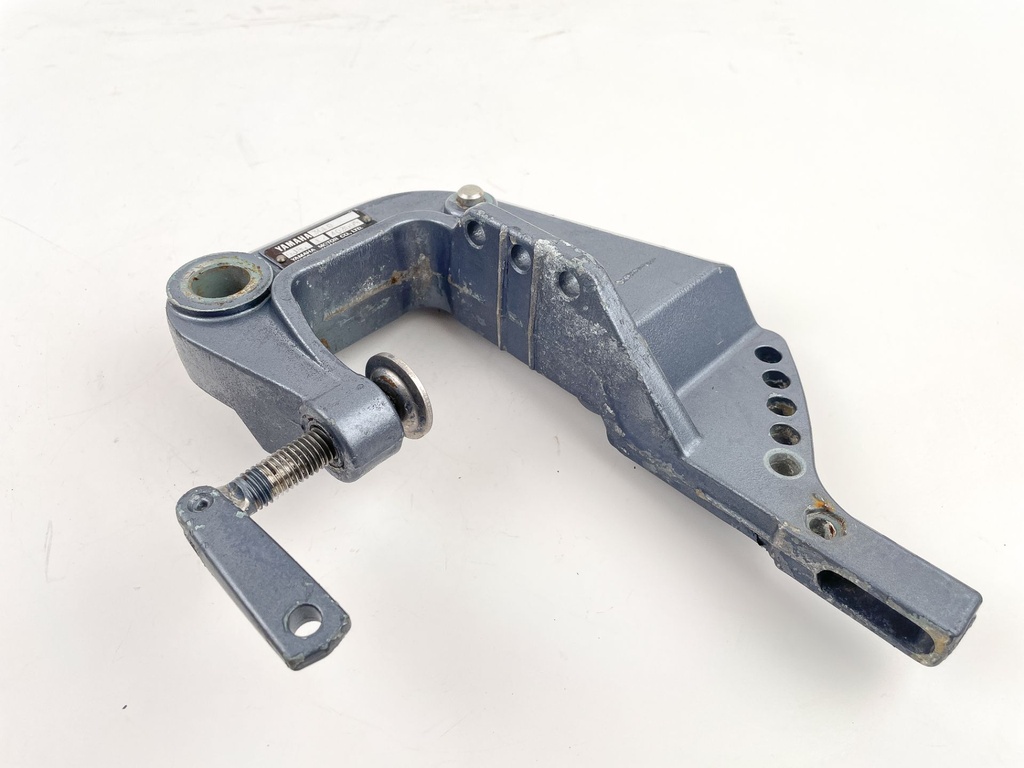 1990 Yamaha 30 HP 2 Stroke Outboard Clamp Bracket Pair 6H4-43111-05-EK OEM