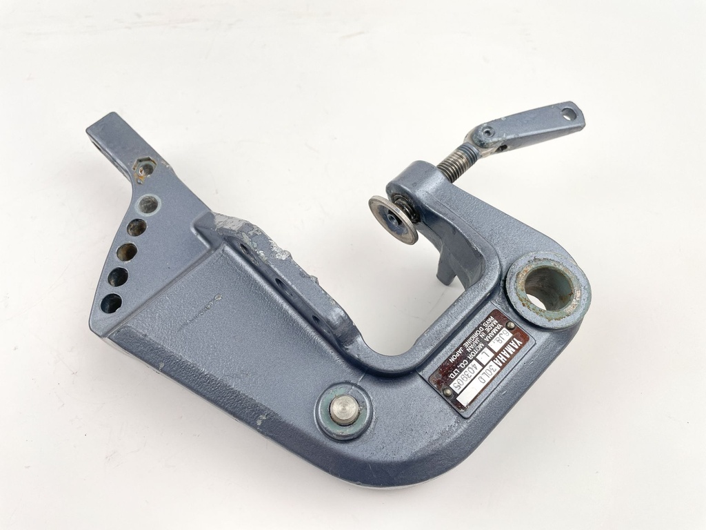1990 Yamaha 30 HP 2 Stroke Outboard Clamp Bracket Pair 6H4-43111-05-EK OEM