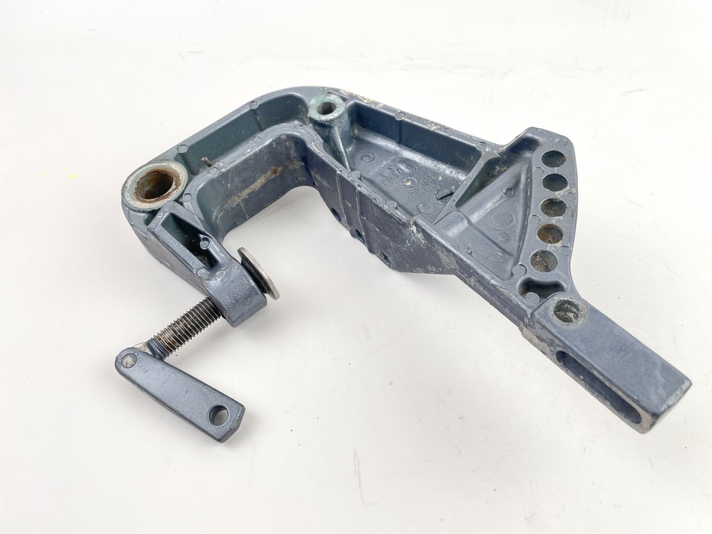 1990 Yamaha 30 HP 2 Stroke Outboard Clamp Bracket Pair 6H4-43111-05-EK OEM