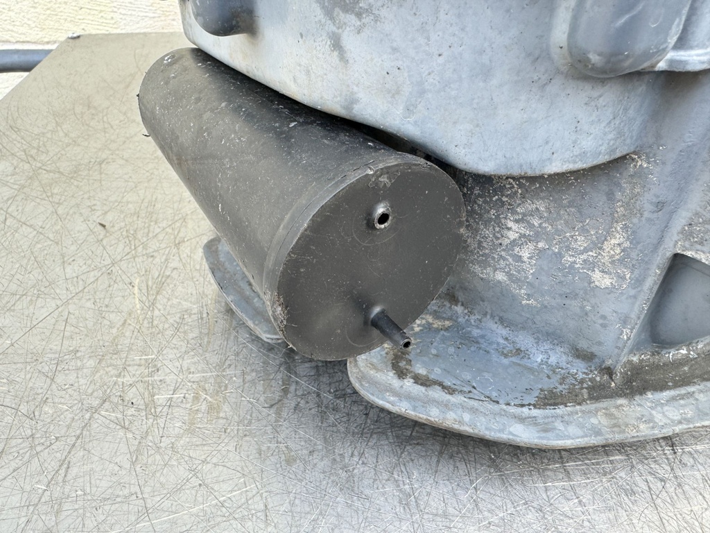 2018 Suzuki 150 HP 4 Stroke Outboard Engine Holder 51110-96J00-YAY OEM