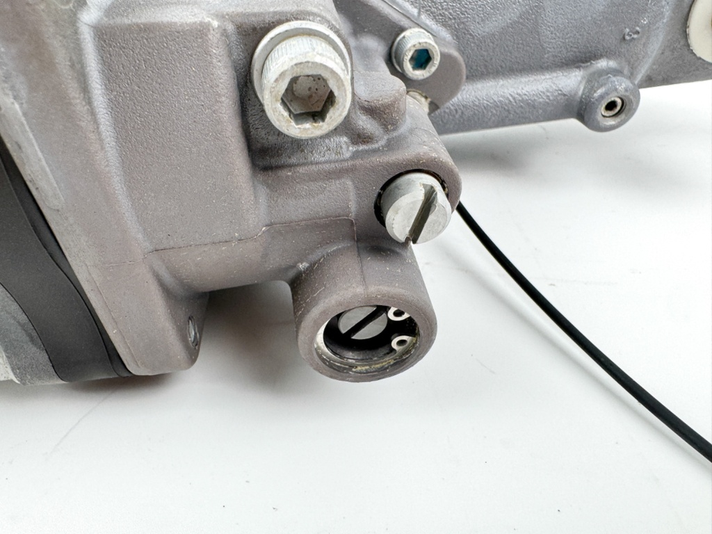 2019 Suzuki 115 HP 4 Stroke Outboard Power Trim Tilt Unit 48000-90J39 OEM