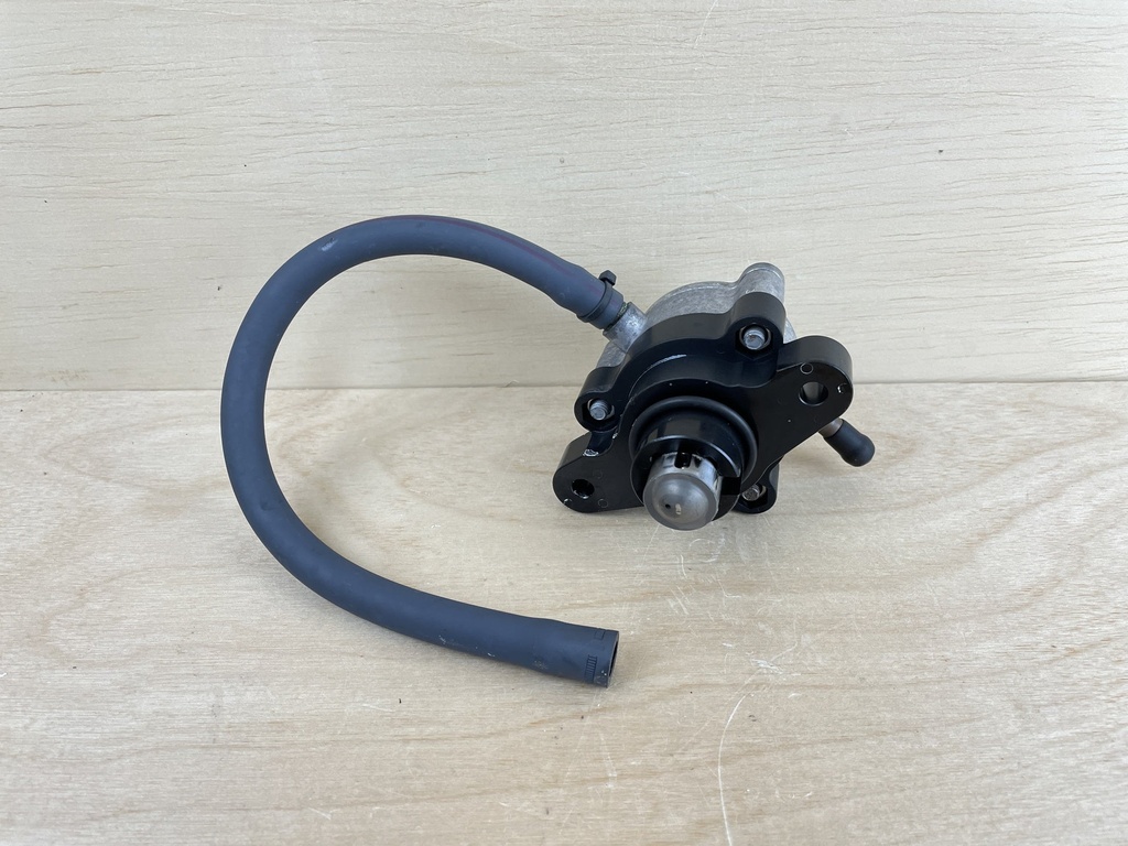 2003 Yamaha 115HP F115 Outboard Engine Fuel Pump Assembly 68V-24410-00-00