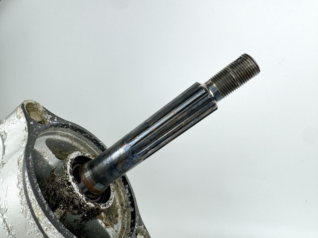 2010 Honda 115 HP 4 Stroke Outboard 25" XL Lower Unit Gear Case 41100-ZVT-000ZC OEM