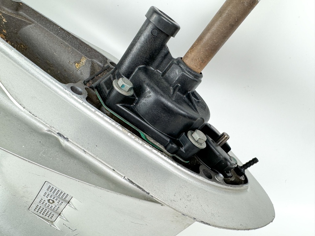 2010 Honda 115 HP 4 Stroke Outboard 25" XL Lower Unit Gear Case 41100-ZVT-000ZC OEM