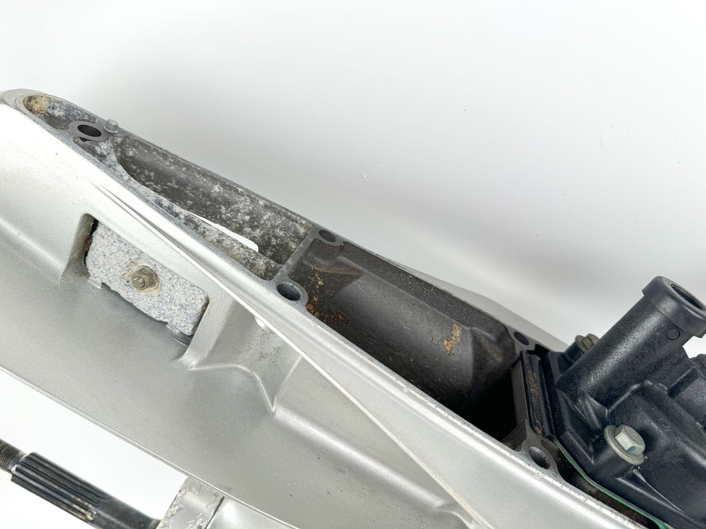 2010 Honda 115 HP 4 Stroke Outboard 25" XL Lower Unit Gear Case 41100-ZVT-000ZC OEM