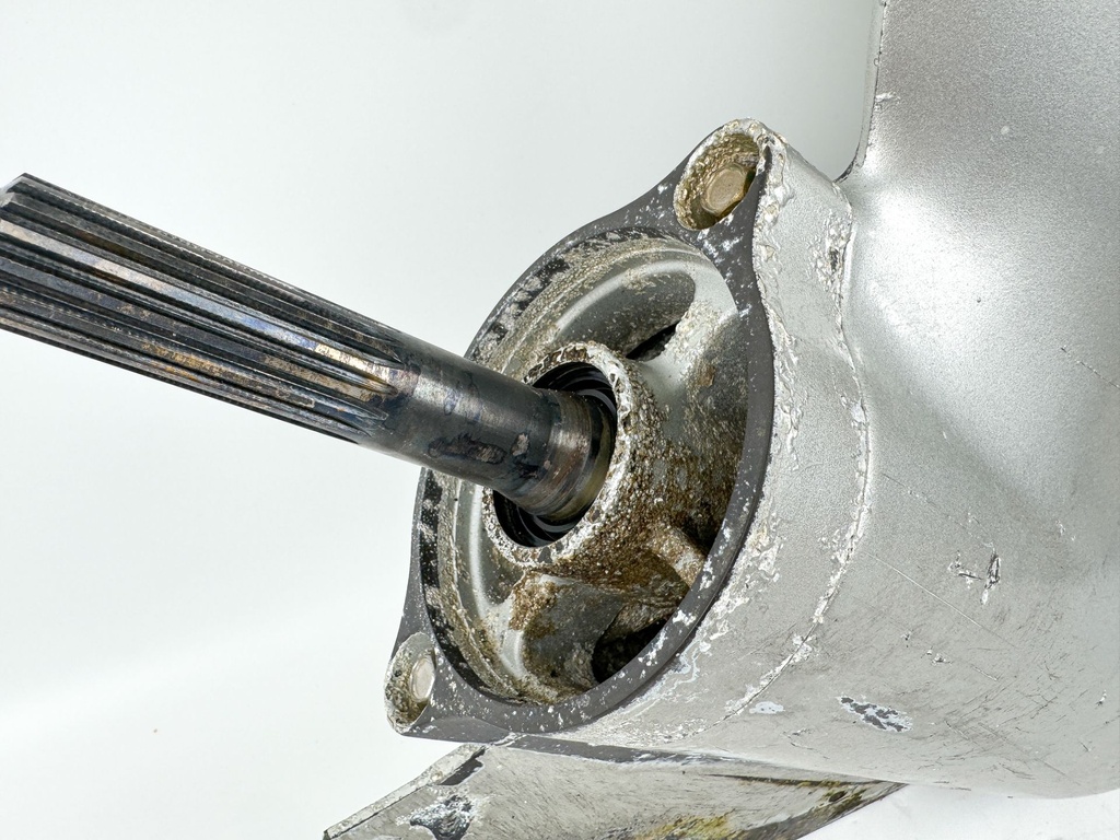 2010 Honda 115 HP 4 Stroke Outboard 25" XL Lower Unit Gear Case 41100-ZVT-000ZC OEM