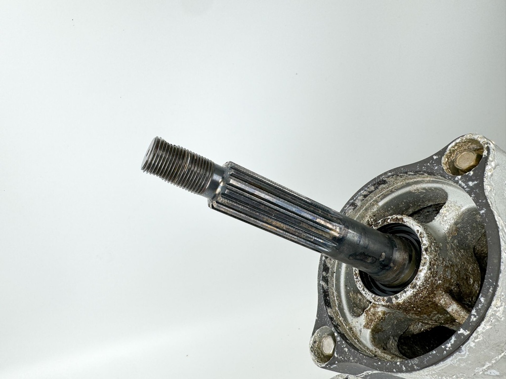 2010 Honda 115 HP 4 Stroke Outboard 25" XL Lower Unit Gear Case 41100-ZVT-000ZC OEM